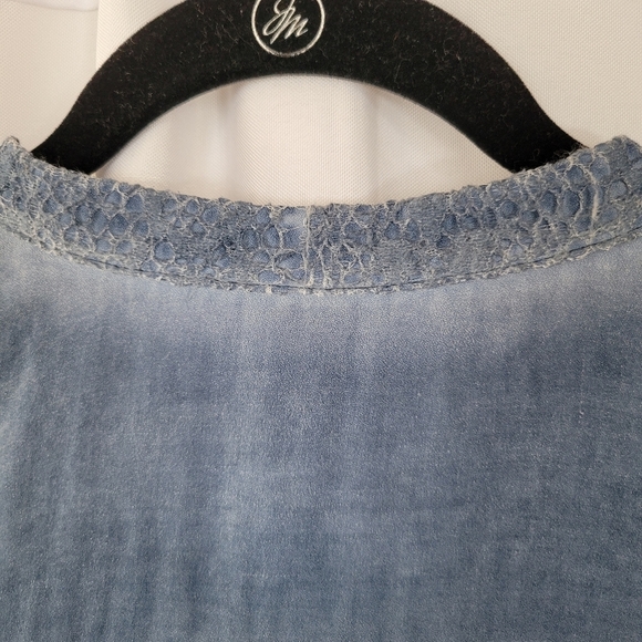 Chico's Women's Size 1 Blue Lace Long Sleeve Button Down Denim Look Shirt - Picture 8 of 13